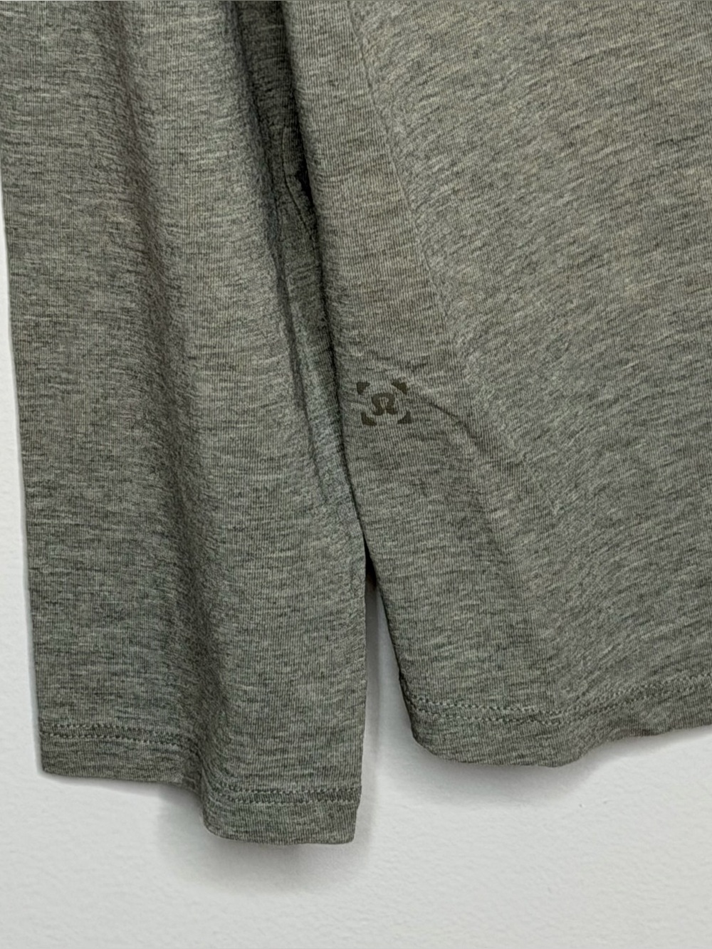Lululemon 5 Year Basic Long Sleeve Heathered Gray Henley Mens L/XL - Picture 6 of 6